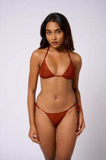 <FONT color="#FF8700">Lola - </FONT color> Haut de Bikini Triangle Nervuré Satiné